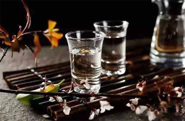 白酒喝法：新手喝白酒怎么喝？