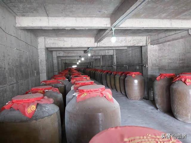 茅臺鎮(zhèn)酒：是假酒爛街還是被妖魔化？走進酒廠尋找真相