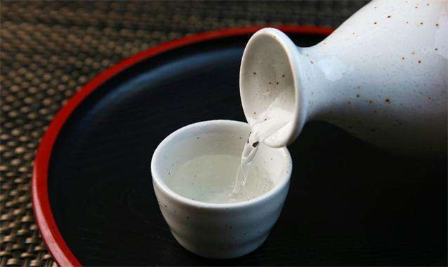 口感對(duì)比：綿竹大曲和尖莊哪個(gè)好喝？