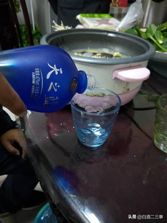 一瓶白酒相當(dāng)于多少瓶啤酒呢？大概十三瓶