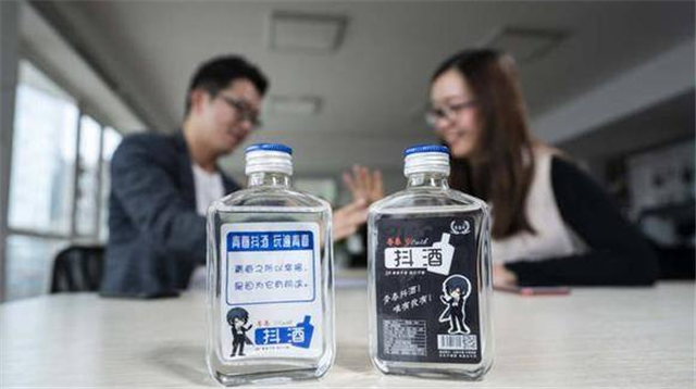 二兩二白酒是哪里品牌？二兩二的白酒沒(méi)有但有二兩的！