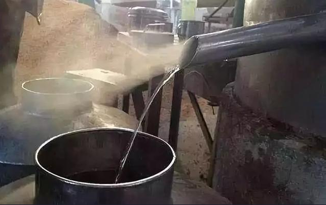 糧食酒和酒精酒傻傻分不清？看執(zhí)行標(biāo)準(zhǔn)就行了
