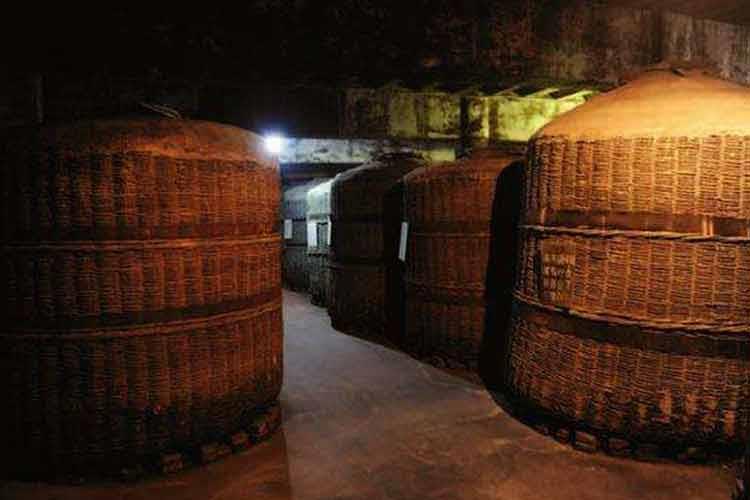酒海是什么？酒海是一種大型盛酒容器。