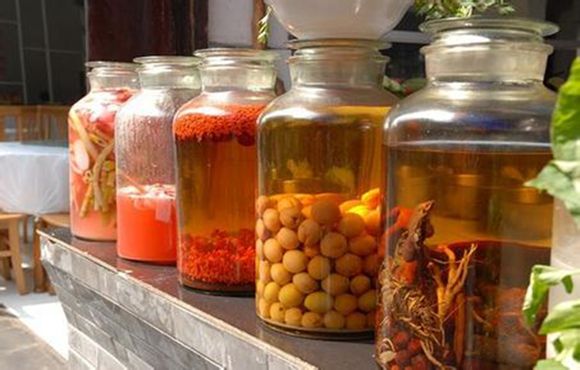 什么中藥泡酒好？藥酒選用白酒有講究。