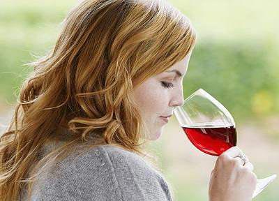 月經(jīng)時(shí)喝紅酒可以嗎？經(jīng)期喝紅酒有什么危害？