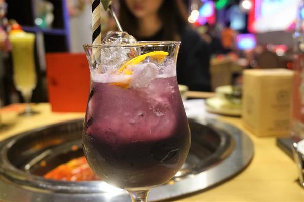 吃火鍋喝紅酒應(yīng)該怎么搭配？吃火鍋喝紅酒的注意事項(xiàng)
