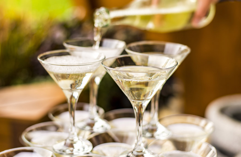 香檳是什么酒？它跟葡萄酒有什么區(qū)別？