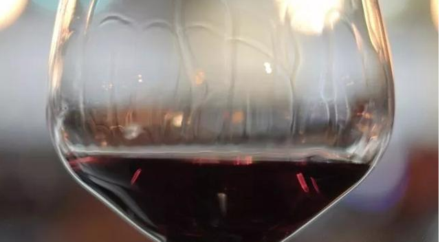 紅酒掛杯是怎么回事？跟紅酒品質(zhì)有關(guān)系嗎？