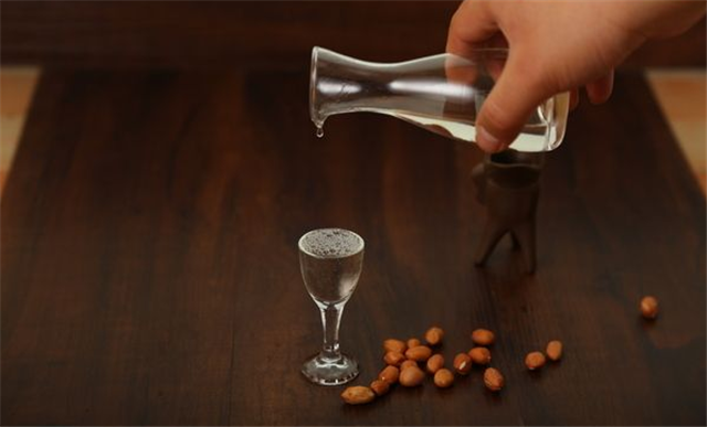 酒喝多了燒胃怎么緩解？先解酒還是先養(yǎng)胃？
