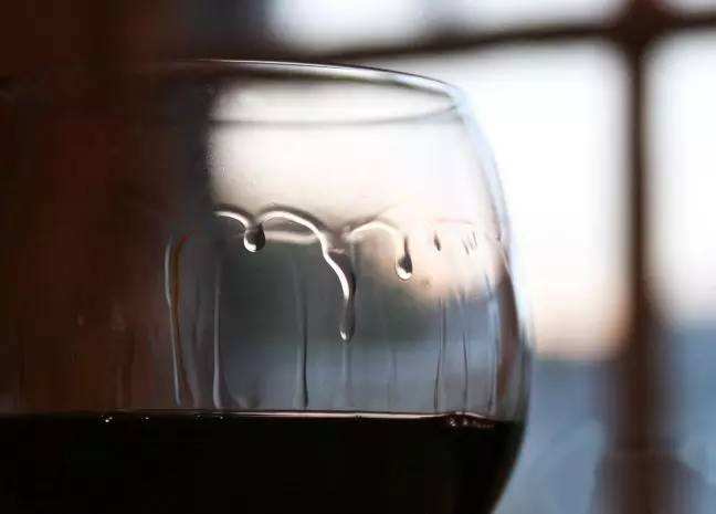 入門小白怎么挑紅酒年份，紅酒適飲期在5年內(nèi)