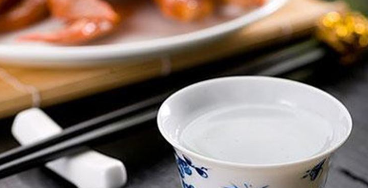 兩種不同的白酒兌在一起能喝嗎？兌水呢？