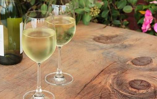 白葡萄酒配什么食物？不同類型的白葡萄酒搭配技巧都在這了