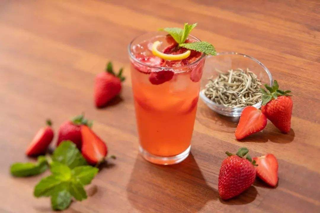 紅酒配什么水果？紅酒可以搭配草莓、櫻桃、香蕉