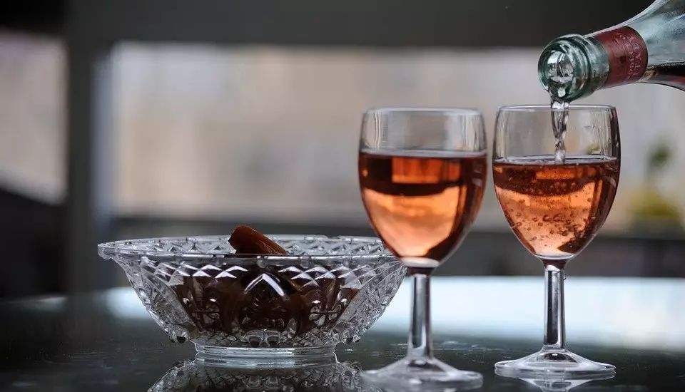 紅酒變酸還能喝嗎？變酸又變質(zhì)的紅酒不能喝