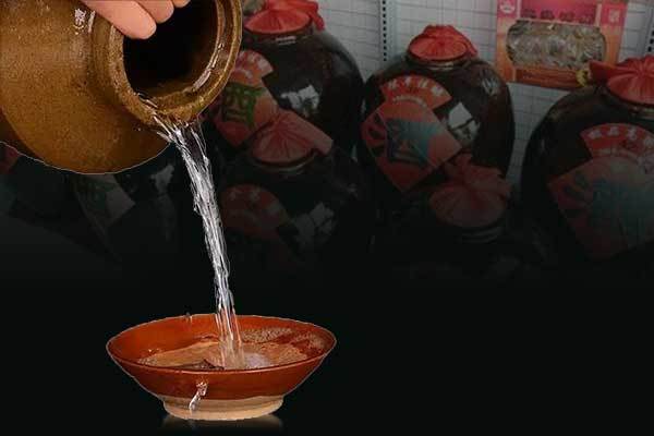 喝啤酒和喝白酒哪個對身體傷害更大？啤酒白酒一起喝的危害是什么？