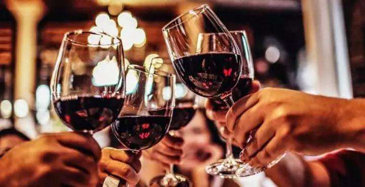 什么時(shí)間喝紅酒最好？葡萄酒的健康飲用量是多少？