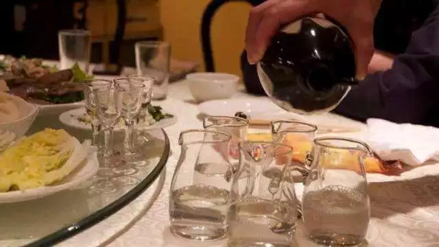 白酒帶點(diǎn)苦味是好酒嗎？白酒有苦味是怎么回事？
