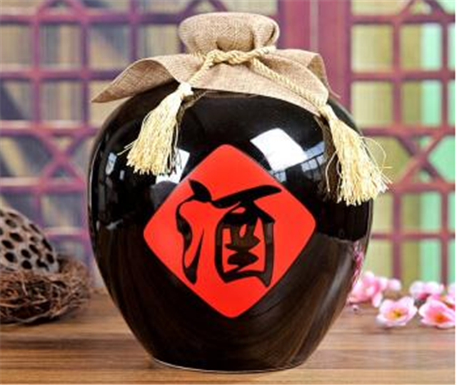 用酒搓腿有什么好處？有比較好的降溫效果。