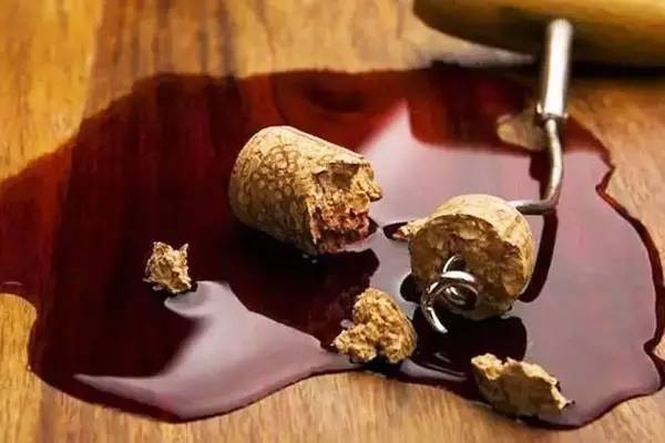 紅酒木塞發(fā)霉是什么原因？紅酒木塞發(fā)霉了還能喝嗎？