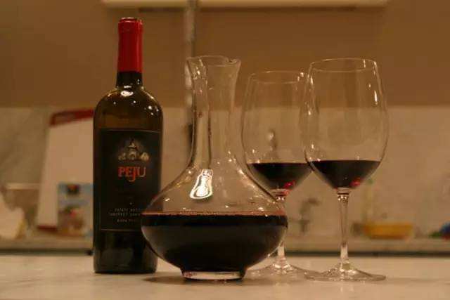 紅酒的醒酒時(shí)間要多久？什么酒需要醒酒？