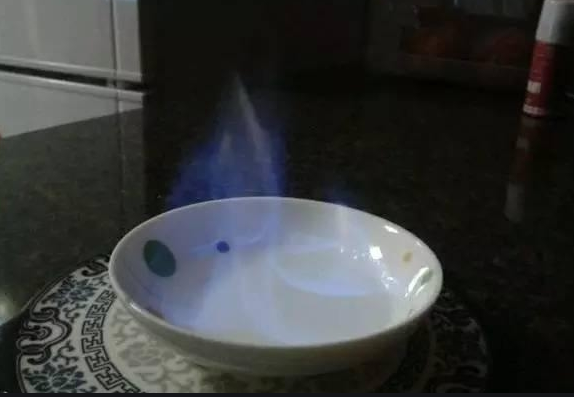 現(xiàn)在的白酒為什么點不著？是酒精勾兌的原因嗎？