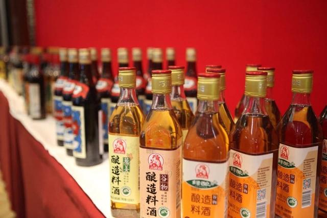 料酒迎來釀造新團標(biāo)，“小綠標(biāo)”加持為瘋狂的料酒降個溫、換個軌