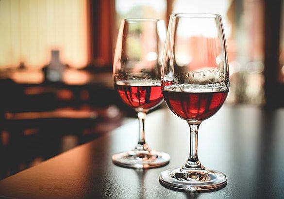 紅酒為什么要搖杯？什么紅酒不需要搖杯？