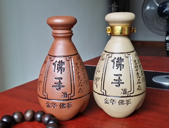 白酒為什么要用壇子裝，什么壇子裝酒好？