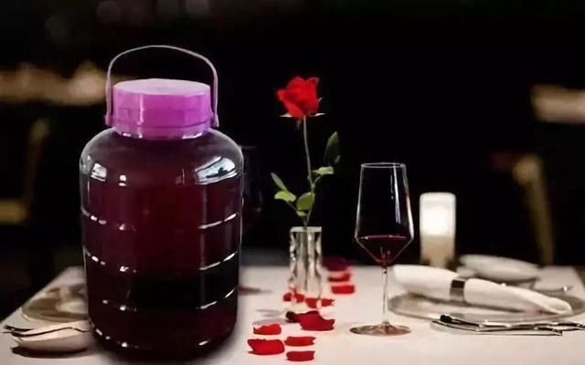紅酒偏酸怎么辦？變酸的紅酒還能喝嗎？