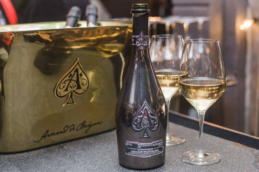 香檳酒是什么酒？紅酒和香檳有什么區(qū)別？