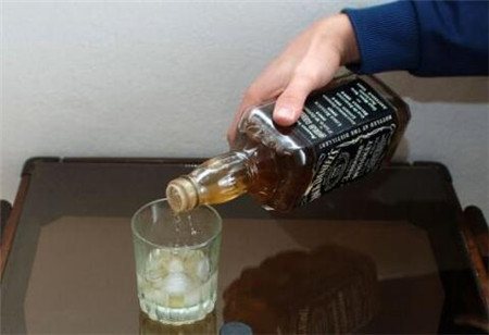 威士忌加什么好喝？喝威士忌配什么食物好？