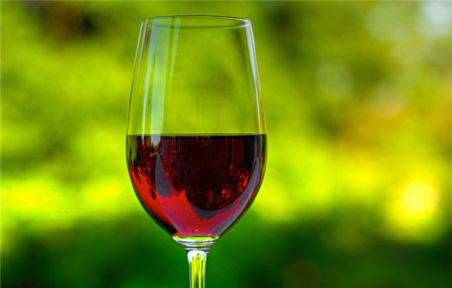 香檳可以加兌其他飲料一起喝么？香檳是直接喝還是兌飲料？