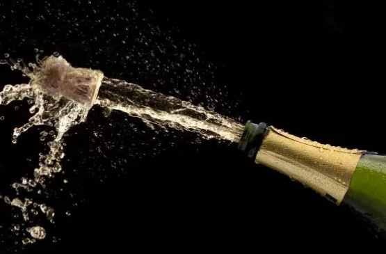 香檳配什么好喝？喝香檳酒適合搭配什么菜？