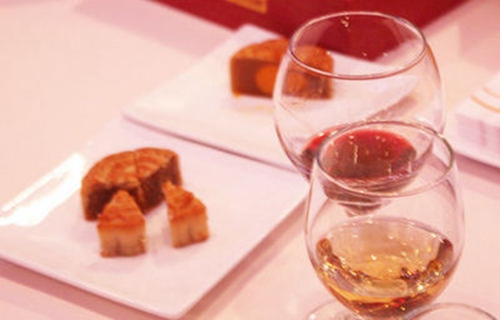 月餅如何搭配紅酒？蛋黃月餅搭配白葡萄酒