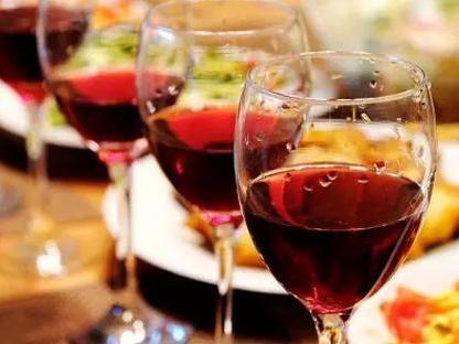 牛奶和紅酒可以一起喝嗎？牛奶和紅酒可以一起喝