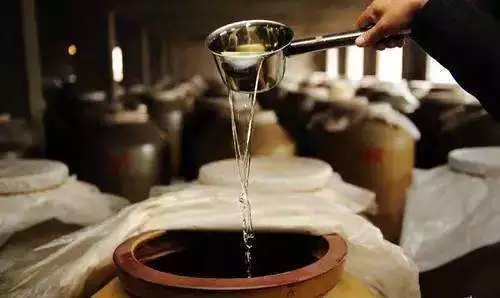 老酒和新酒在喝法有何不同？怎樣合理飲用老酒?