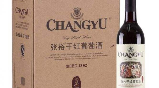 零距離接觸“張?jiān)Ｖ翆毺刭|(zhì)三鞭酒”,任何一瓶酒都可以追溯到生產(chǎn)、銷售環(huán)節(jié)