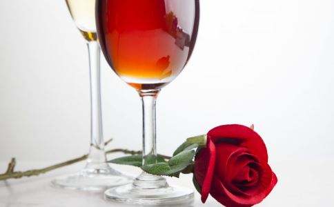 初學(xué)者選擇什么紅酒？喝紅酒的正確方法是什么？