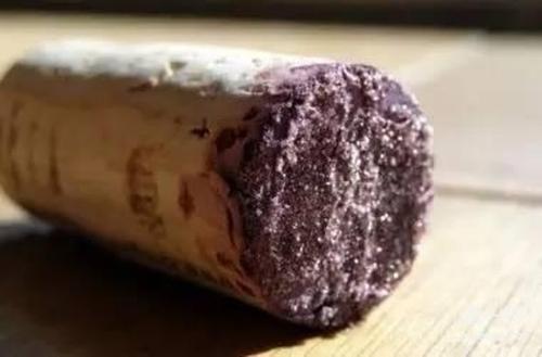 紅酒木塞發(fā)霉了還能喝嗎？什么樣的紅酒木塞會發(fā)霉？