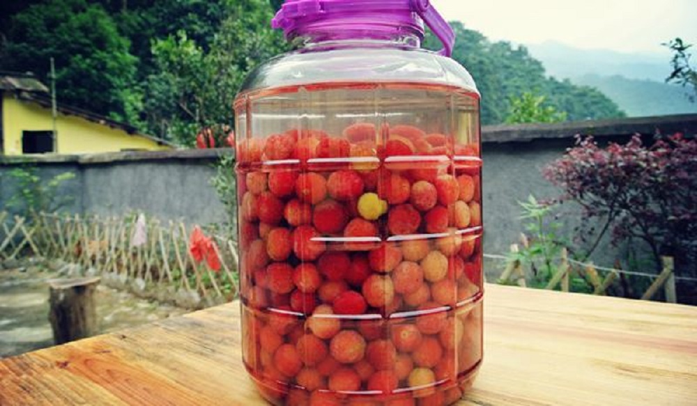 楊梅酒什么季節(jié)喝最好？夏天喝楊梅酒有什么好處？