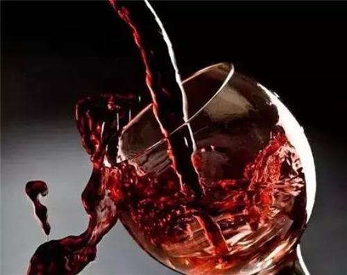 紅酒杯的正確拿法是什么？紅酒的禮儀有哪些？