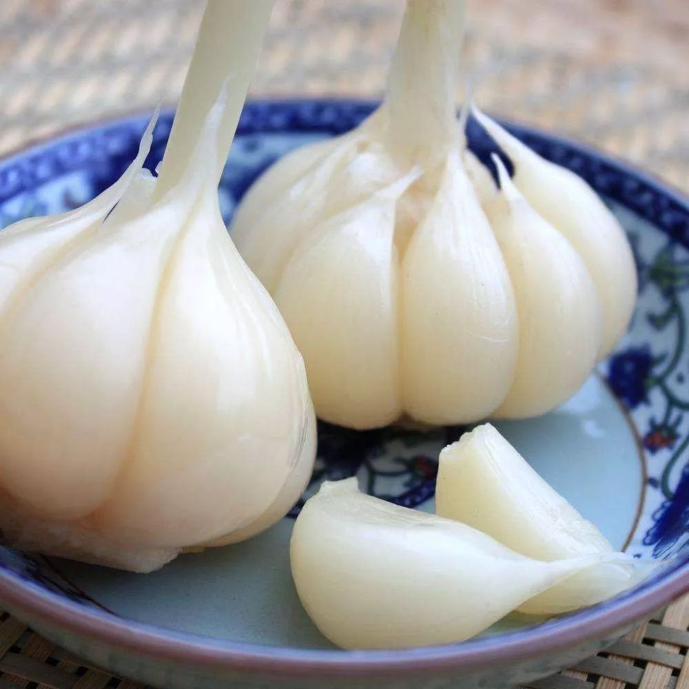 大蒜泡酒治什么?。看笏馀菥朴惺裁春锰?？