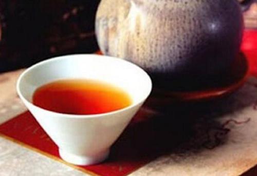 痛風(fēng)患者可以喝酒嗎？痛風(fēng)患者不能喝黃酒。