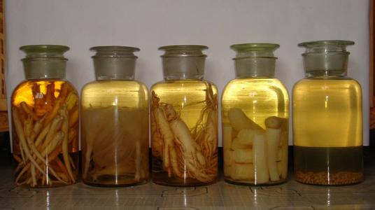 藥酒存放時(shí)間越久越好嗎？藥酒也是會(huì)過(guò)期的。