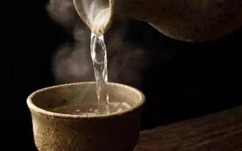 白酒變苦是什么原因？白酒有苦味正常嗎？