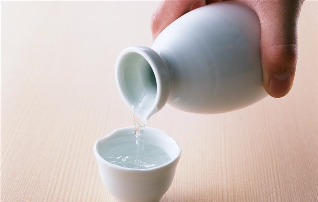 喝一點白酒就頭疼怎么回事，可以在太陽底下曬嗎