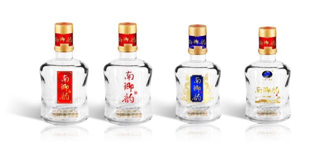 白酒酒瓶的材質(zhì)有哪些？茅臺(tái)酒的瓶子為什么是白色？