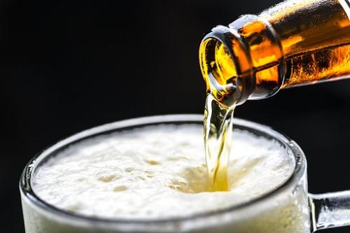 如何正確得倒啤酒？喝啤酒用什么杯子比較好？