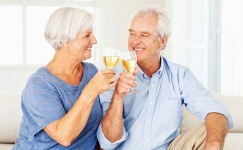 老年人可以喝藥酒嗎？老年人喝藥酒有什么注意事項？