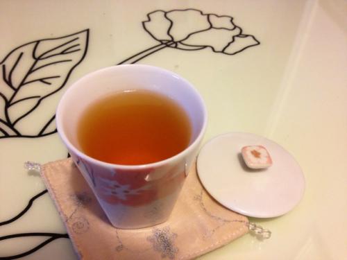 梅子酒兌什么好喝？梅子酒加果汁或者綠茶比較好喝。